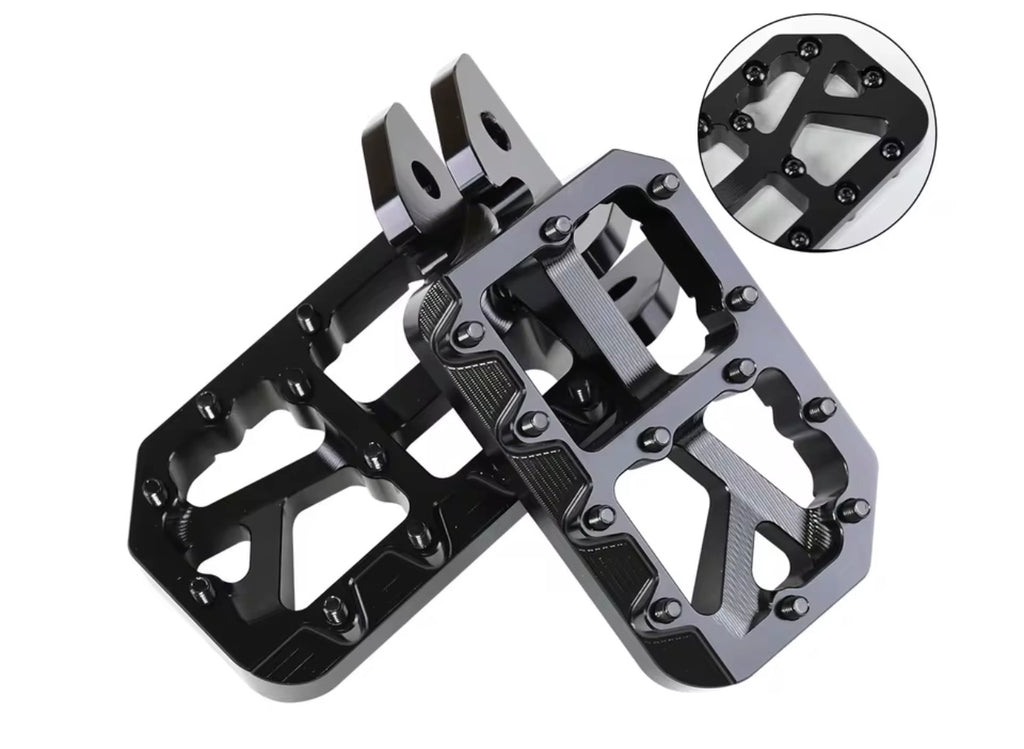 Black E-moto Pegs